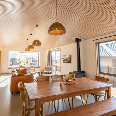 Sunny & Spacious On Scurr Terrace