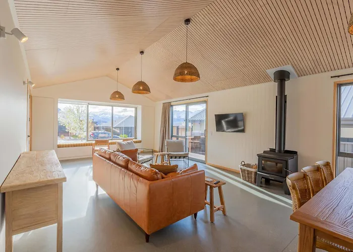 Sunny & Spacious On Scurr Terrace Wanaka